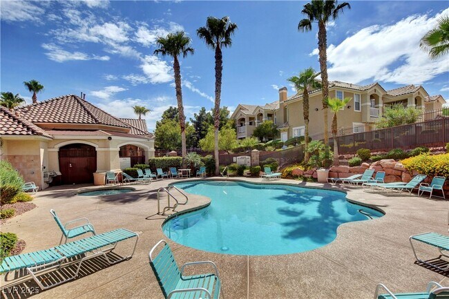 Building Photo - 5855 Valley Dr