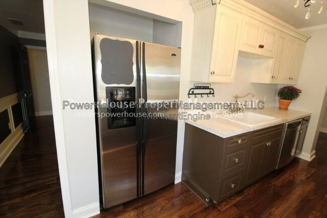 Building Photo - 4017 Doral Dr