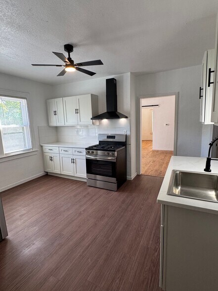 Building Photo - 420 N 29th St