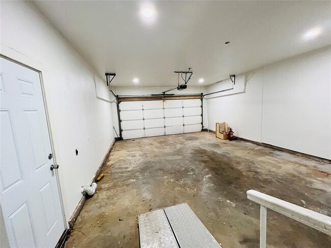 Building Photo - 1847 N Allen Ln