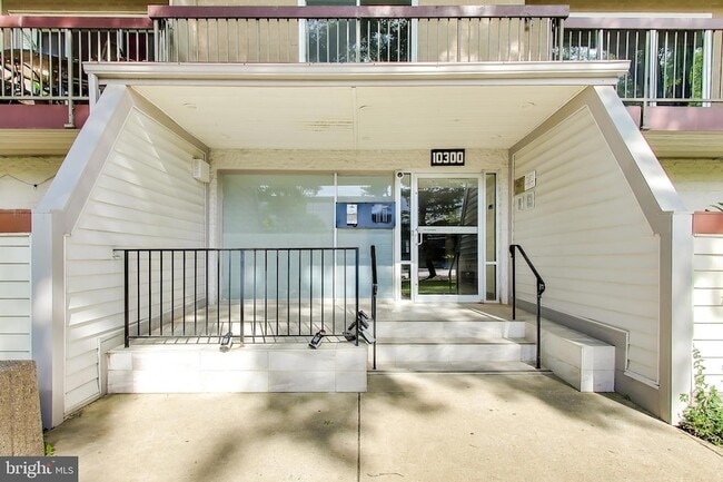 Building Photo - 10300 Westlake Dr