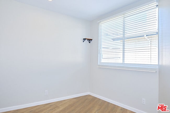 Building Photo - 842 11th St