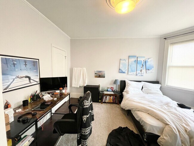 Building Photo - Modern 3 Bed with Private Deck + In-Unit L...