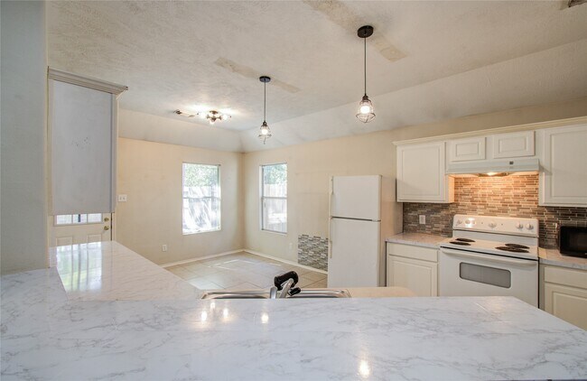 Building Photo - 98 S Vesper Bend Cir