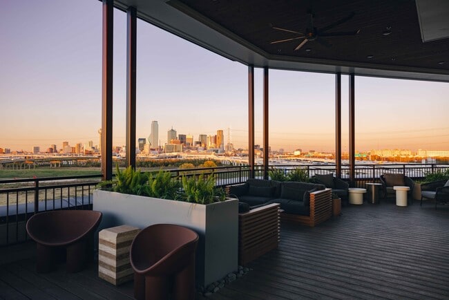 Building Photo - Oakhouse
