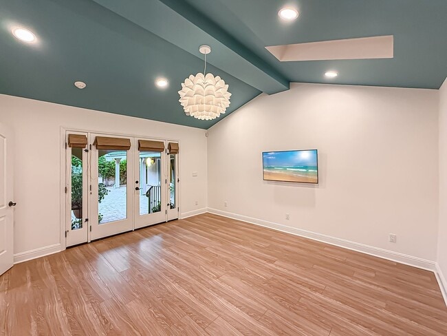 Building Photo - Upgraded Sherman Oaks 4+4 home - Ready for Move In!
