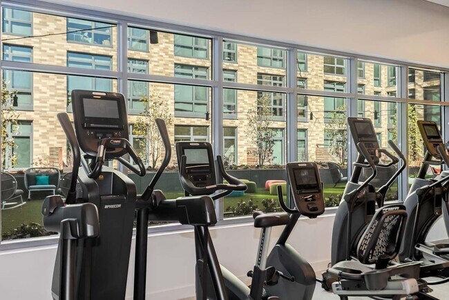 Building Photo - 350 Maple Dr SW