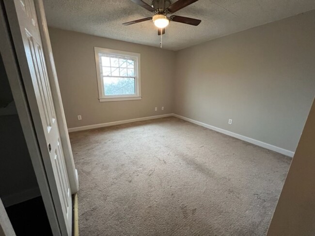 Building Photo - 2 bed townhome just minutes from UGA!