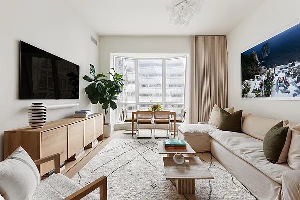 Building Photo - 515 W 18th St