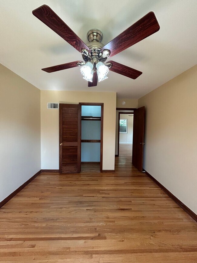 Building Photo - 704 N 74th Ave