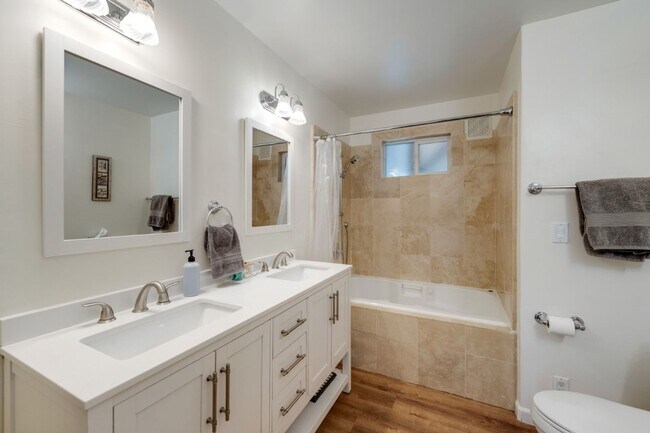 Building Photo - 3Bd/2Ba Kenmore House