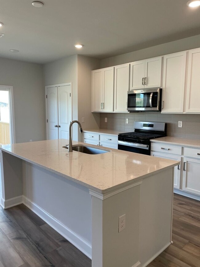 Building Photo - 108 Millbrook Dr
