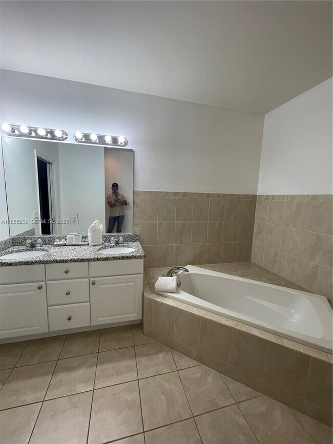 Building Photo - 3450 NW 17th Terrace