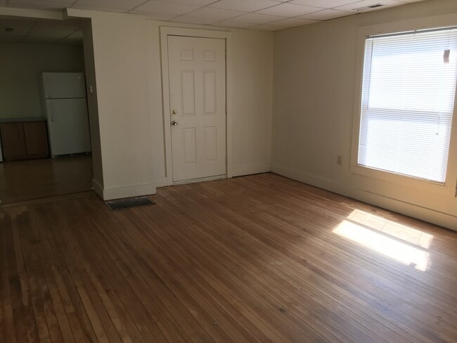 Building Photo - House for Rent