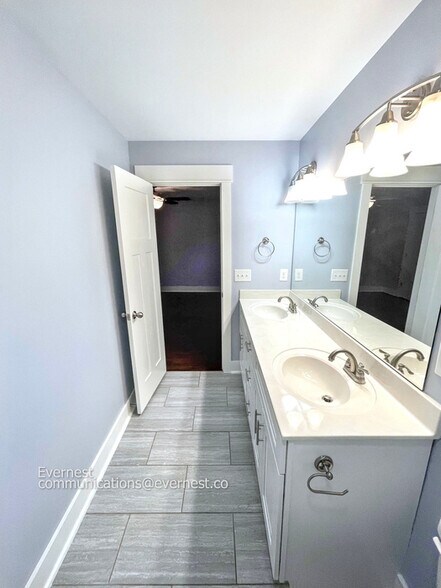 Building Photo - 327B Keeton Ave