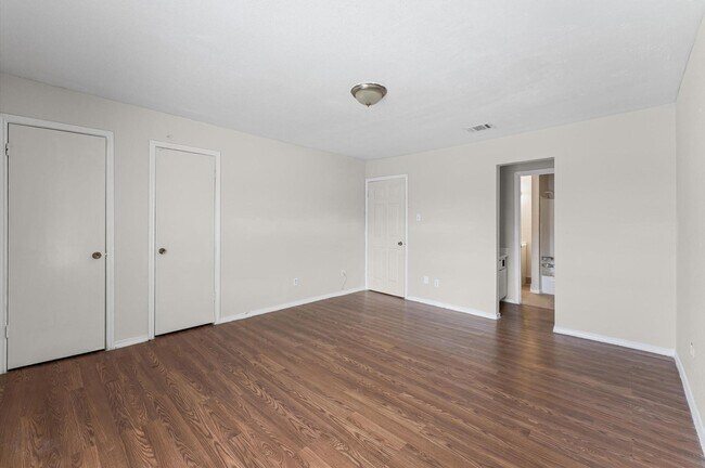 Building Photo - 12206 Ormandy St