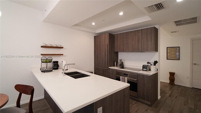 Building Photo - 801 S Miami Ave