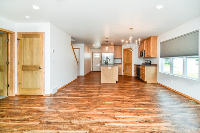 Building Photo - 2220 Blue Stem Ln