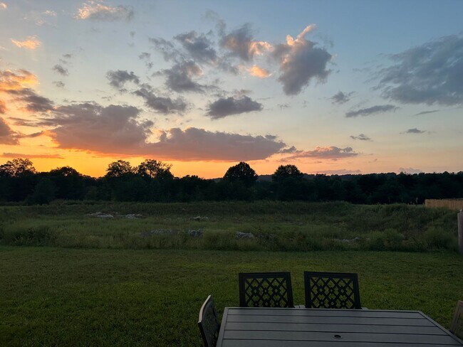 Building Photo - Maryville 37803 - 3 bedroom, 2.5 bath home - Contact Tanner Fee (865) 850-5103