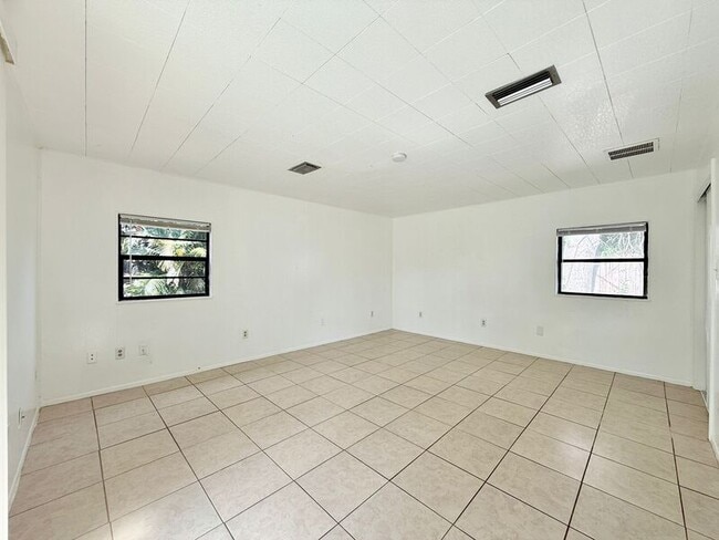Building Photo - 2658 Sunny Breeze Ave