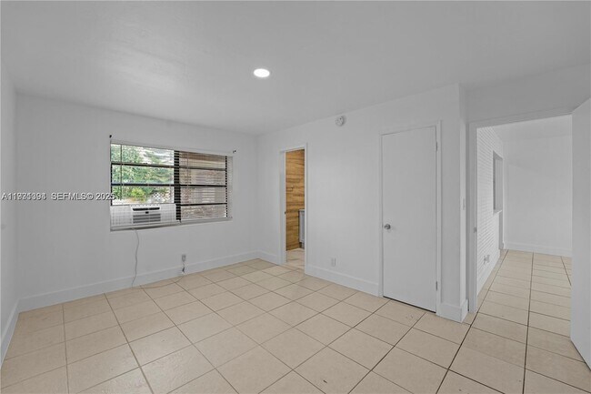 Building Photo - 380 SE 12th Ave