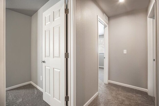 Building Photo - 17544 Silver Maple St