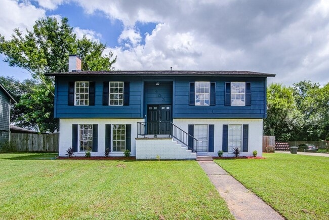 Primary Photo - 402 Tresvant Dr