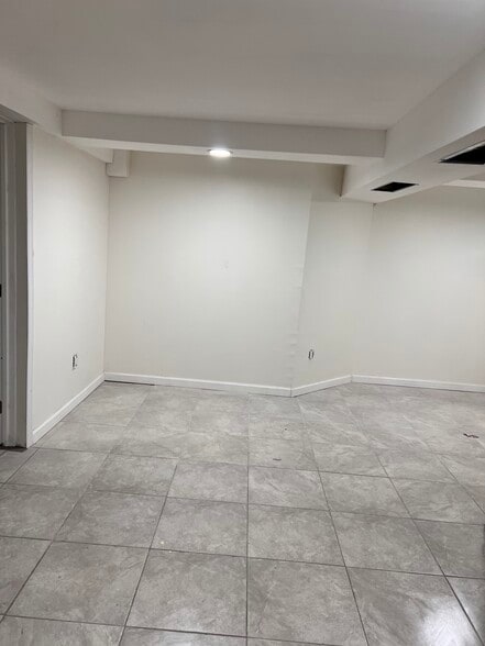 Building Photo - 219 Tecumseh Ave