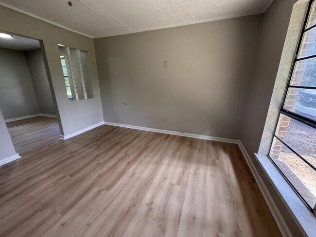 Building Photo - 119 Worthy Dr