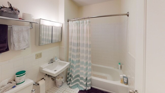 Building Photo - 672 Washington St