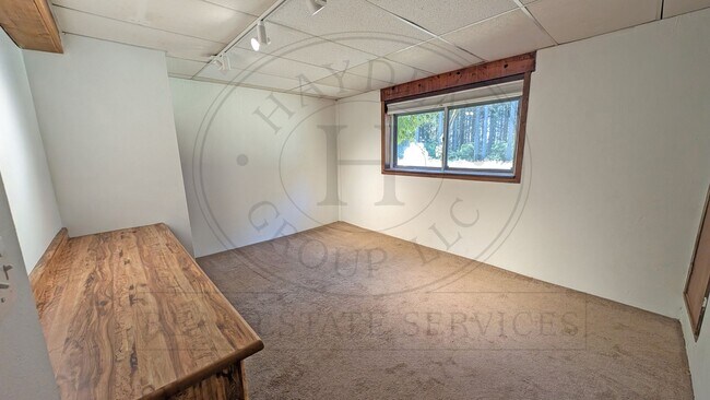 Building Photo - 13235 NW Pumpkin Ridge Rd