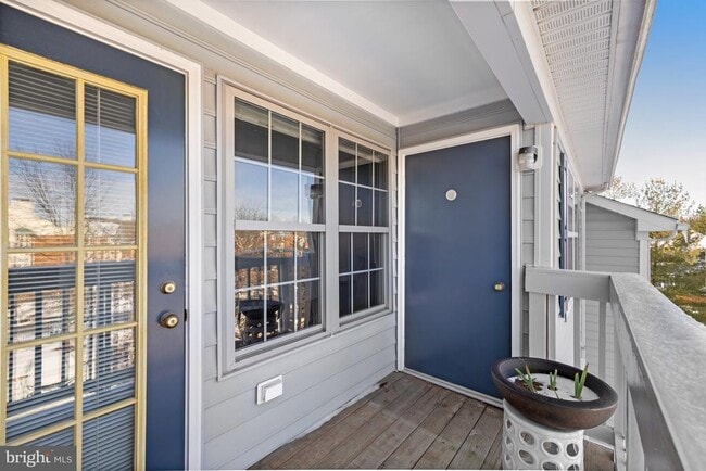 Building Photo - 521 Constellation Square SE