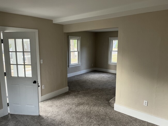 Building Photo - 331 3rd St E