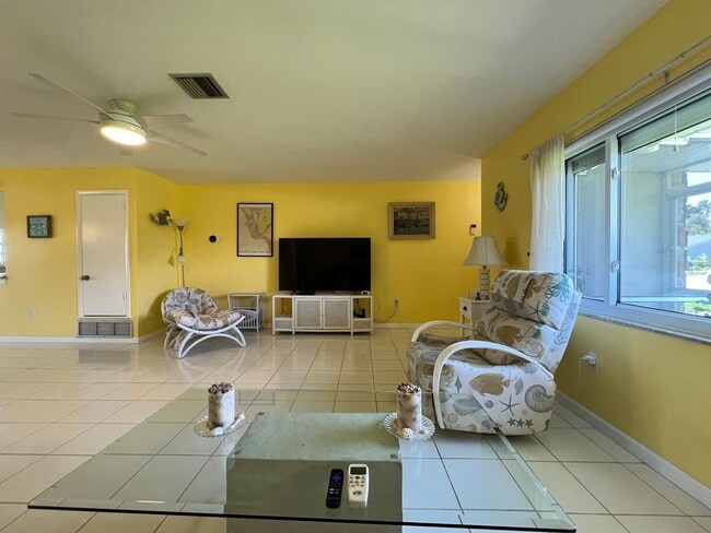 Building Photo - $3,300/month ** Short Term / Seasonal - Fu...