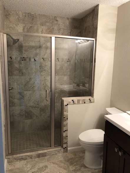 hall bathroom - 3705 W Pioneer Pkwy