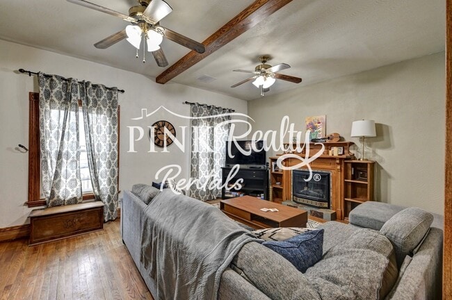 Building Photo - 1610 W Kiowa St