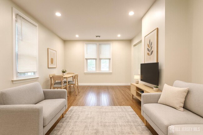 Building Photo - 152 Maple Ave