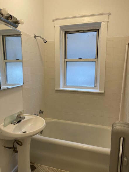 Building Photo - 6964 Sheridan N Rd