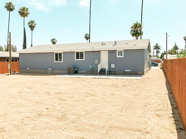 Building Photo - Newer home for rent on large lot!