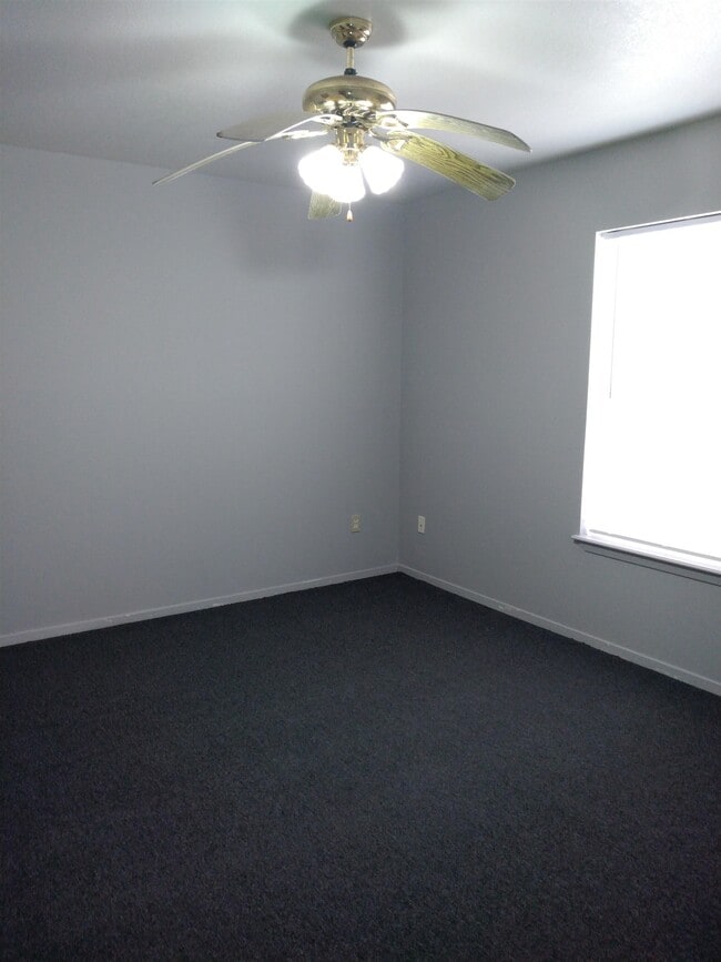 Building Photo - 105 Rockwell Way