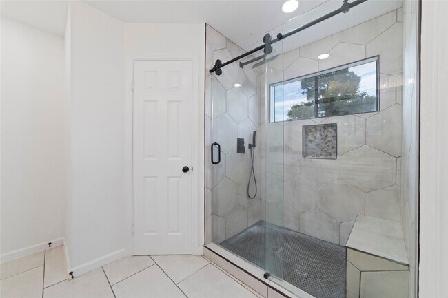 Building Photo - 16026 Autumn Falls Ln