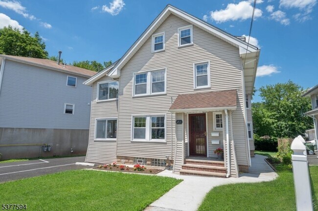 Primary Photo - 21 Claremont Ave