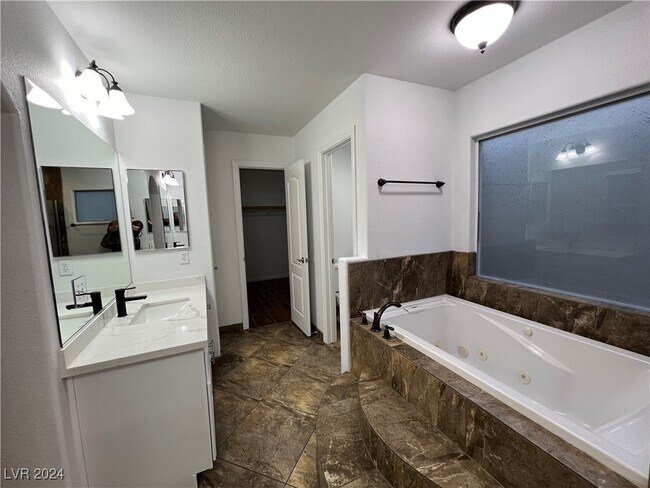 Building Photo - 9136 Wine Cellar Ave