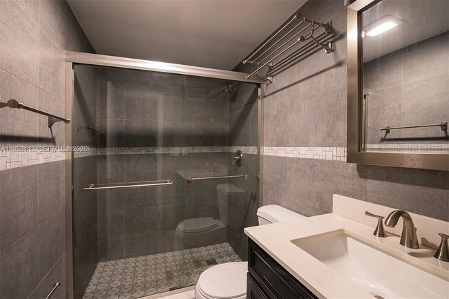 Building Photo - 400 Kings Point Dr