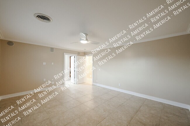 Building Photo - 1424 N Gene Ave