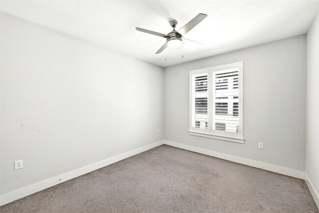 Building Photo - 2801 Dulce Ln