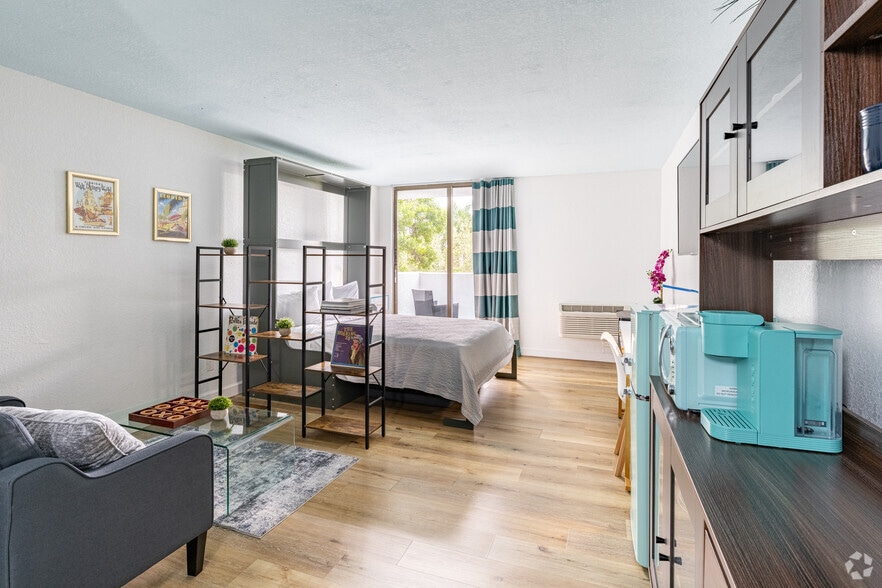 Primary Photo - Chateau Mar Golf Resort Apartments