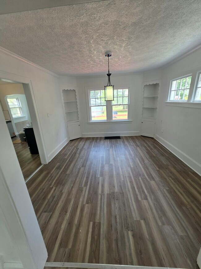 Building Photo - 3953 Elmwood Rd