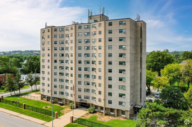 Primary Photo - Evans Tower