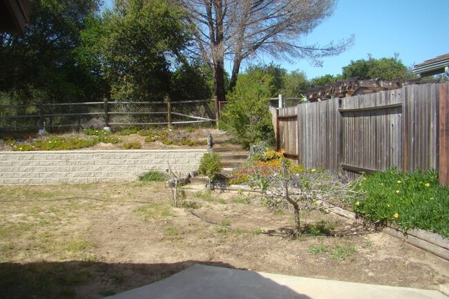 Building Photo - 3bd/2bath home in Vandenberg Village, Lomp...